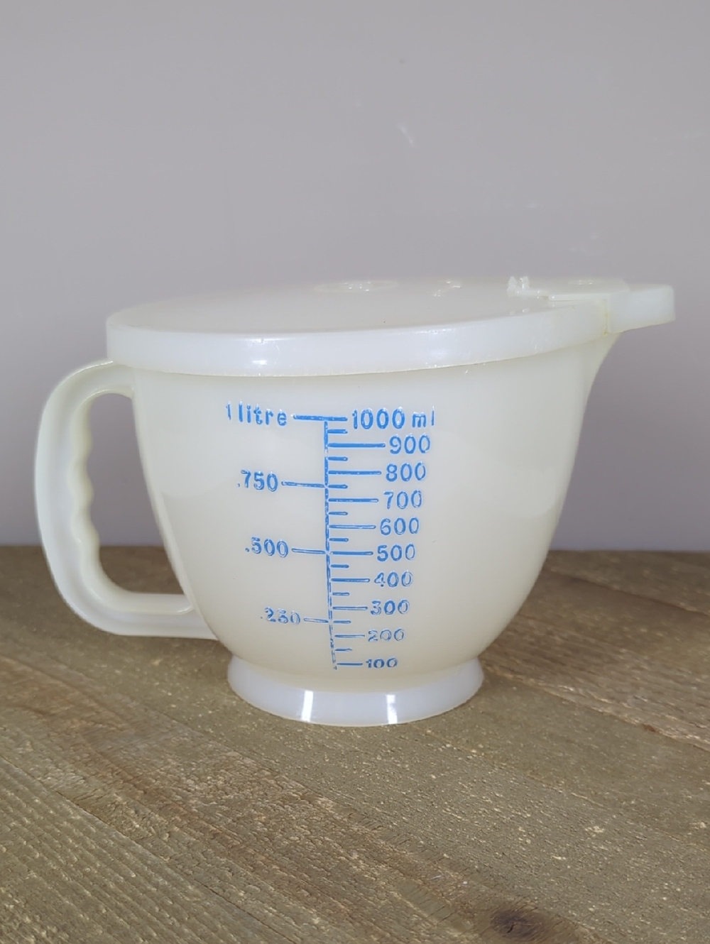 Vintage Tupperware Measuring Pitcher 1L 1000ml White with Lid Kitchen Prep Jug
